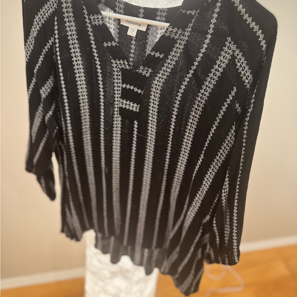 Banana Republic Black and Gray Patterned Blouse - Picture 2 of 4